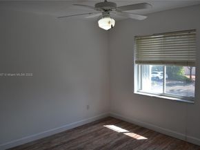 1537 E Lake Ct, Hollywood FL 33020