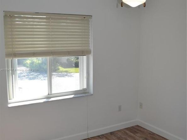 1537 E Lake Ct, Hollywood FL 33020