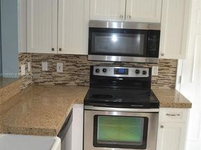 1537 E Lake Ct, Hollywood FL 33020