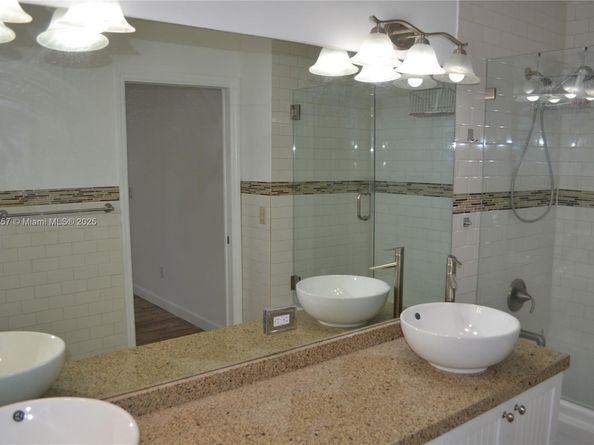 1537 E Lake Ct, Hollywood FL 33020