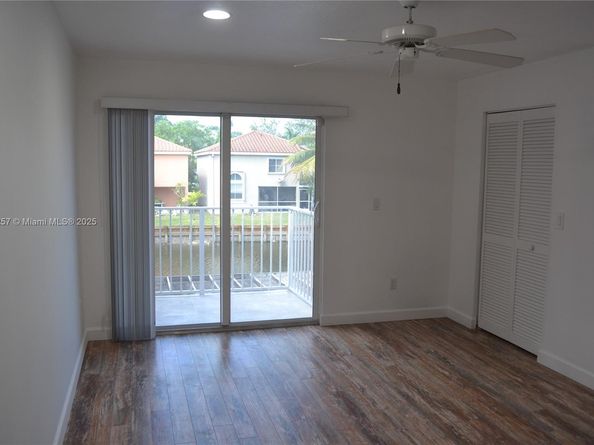 1537 E Lake Ct, Hollywood FL 33020