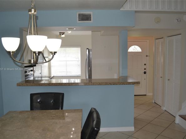 1537 E Lake Ct, Hollywood FL 33020