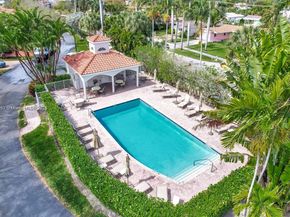 1537 E Lake Ct, Hollywood FL 33020