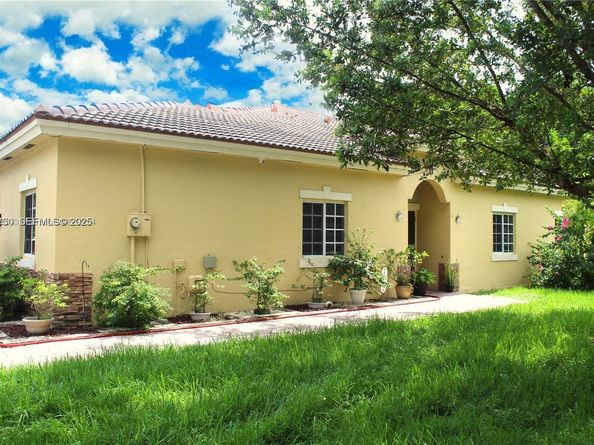 1209 NE 32nd Ave, Homestead FL 33033