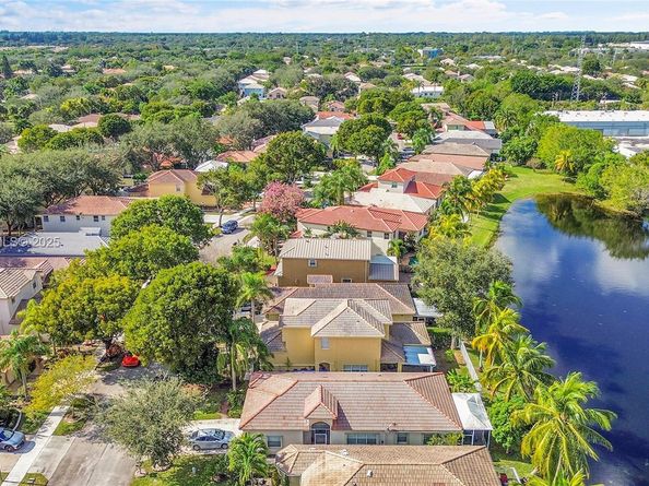 4941 Pelican St, Coconut Creek FL 33073