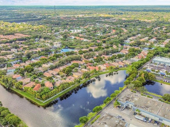 4941 Pelican St, Coconut Creek FL 33073