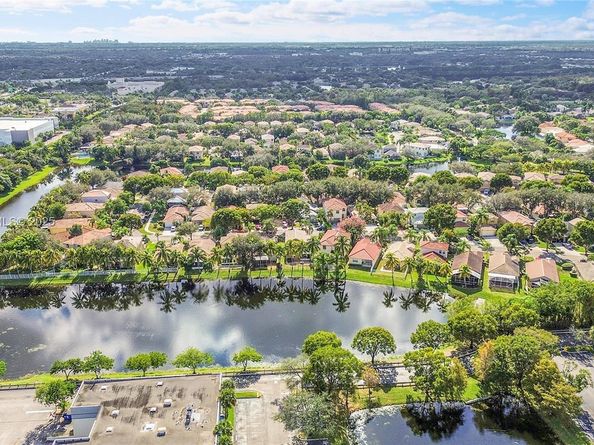 4941 Pelican St, Coconut Creek FL 33073