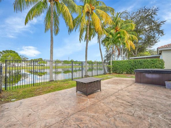 4941 Pelican St, Coconut Creek FL 33073