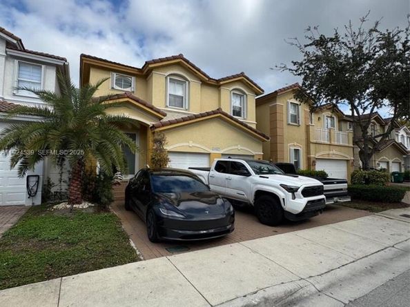 11027 NW 87th Ln, Doral FL 33178