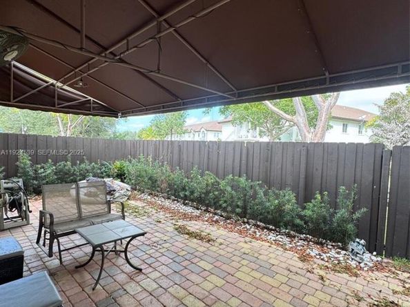 11027 NW 87th Ln, Doral FL 33178