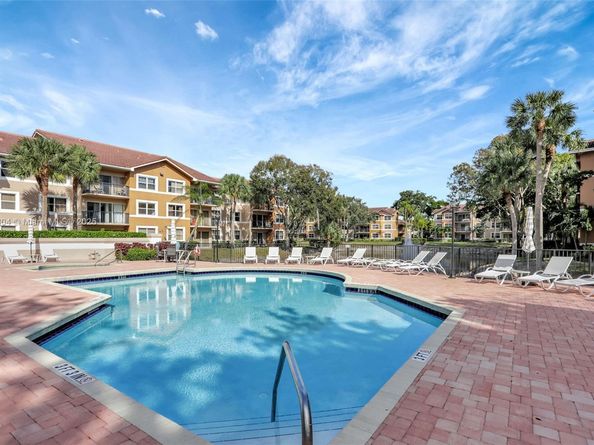 8891 Wiles Rd 102, Coral Springs FL 33067