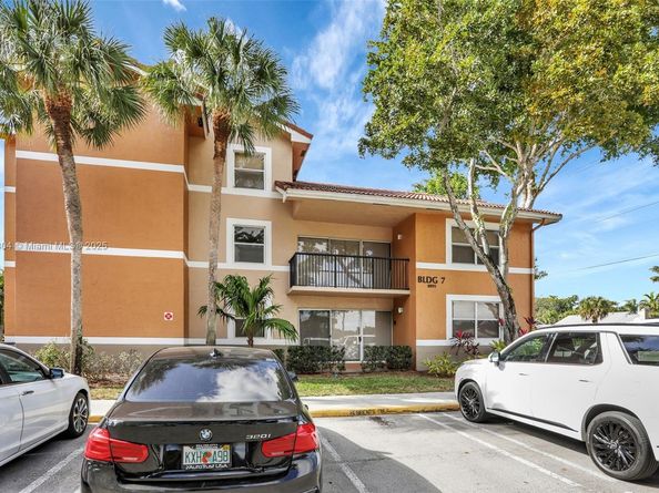 8891 Wiles Rd 102, Coral Springs FL 33067