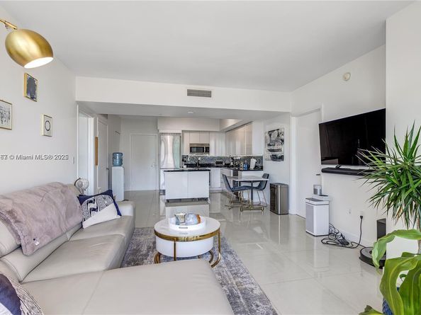 92 SW 3rd St 3012, Miami FL 33130