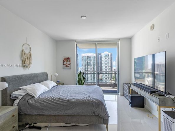 92 SW 3rd St 3012, Miami FL 33130