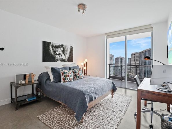 90 SW 3rd St 3810, Miami FL 33130