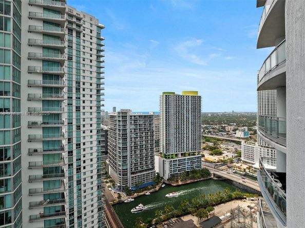 90 SW 3rd St 3810, Miami FL 33130