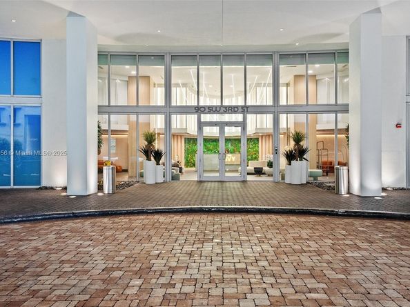90 SW 3rd St 3810, Miami FL 33130