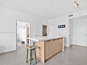 90 SW 3rd St 3810, Miami FL 33130