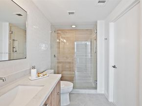 90 SW 3rd St 3810, Miami FL 33130