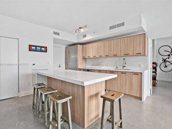 90 SW 3rd St 3810, Miami FL 33130