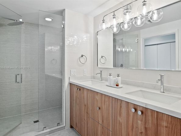 90 SW 3rd St 3810, Miami FL 33130