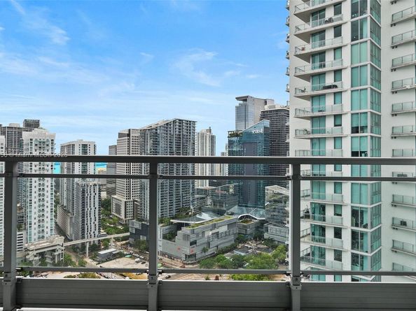 90 SW 3rd St 3810, Miami FL 33130