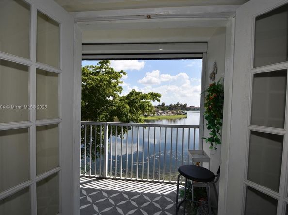 1401 SW 134th Way 402C, Pembroke Pines FL 33027