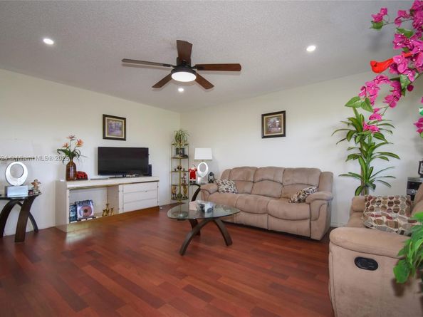 1401 SW 134th Way 402C, Pembroke Pines FL 33027