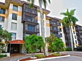 5570 NW 44th St