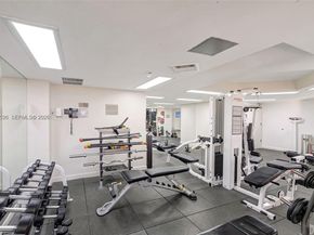 20185 E Country Club Dr 1907, Aventura FL 33180