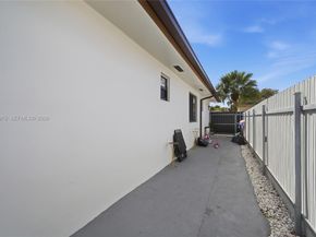 9007 SW 38th St, Miami FL 33165