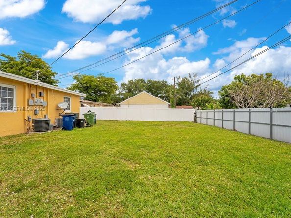 417 SW 3rd St, Hallandale Beach FL 33009