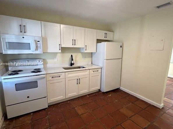 417 SW 3rd St, Hallandale Beach FL 33009