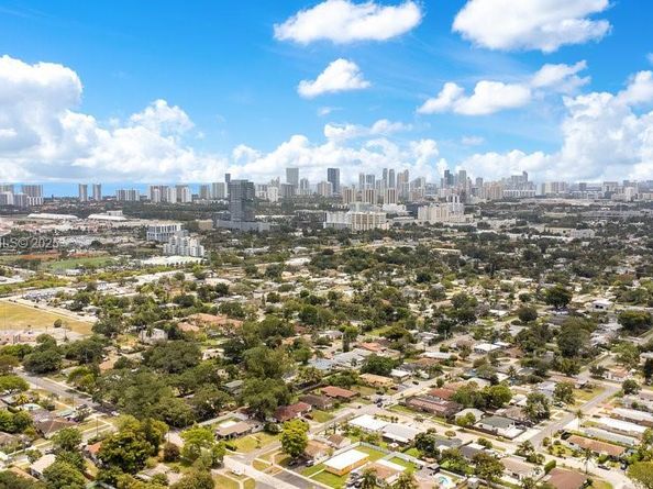 417 SW 3rd St, Hallandale Beach FL 33009