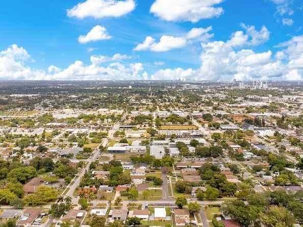 417 SW 3rd St, Hallandale Beach FL 33009