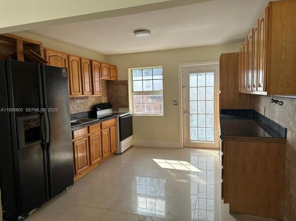 417 SW 3rd St, Hallandale Beach FL 33009