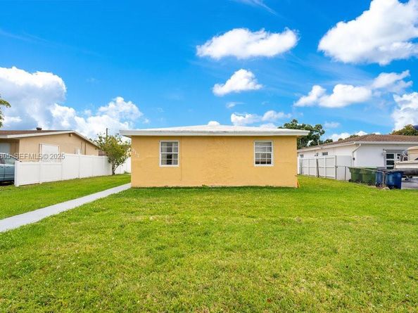 417 SW 3rd St, Hallandale Beach FL 33009