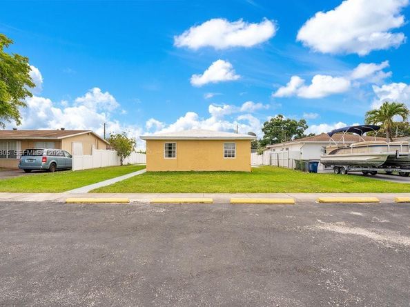417 SW 3rd St, Hallandale Beach FL 33009