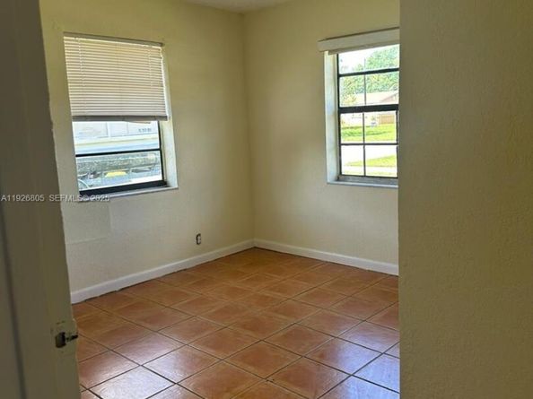 417 SW 3rd St, Hallandale Beach FL 33009