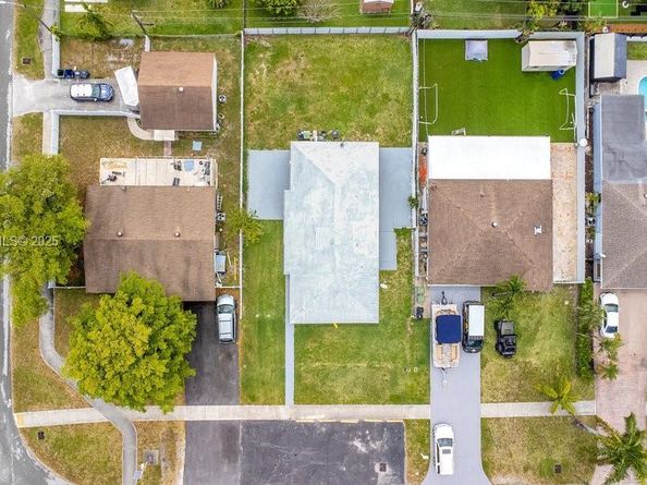 417 SW 3rd St, Hallandale Beach FL 33009