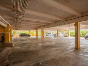1975 NE 135th St 3B, North Miami FL 33181