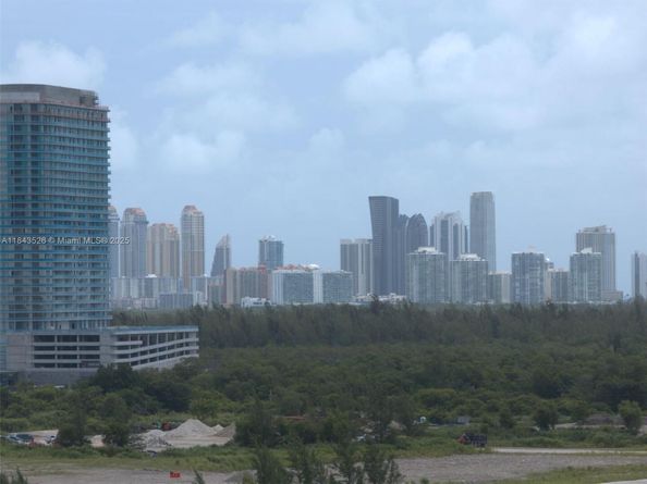 1975 NE 135th St 3B, North Miami FL 33181