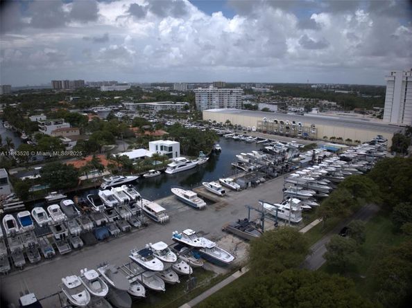 1975 NE 135th St 3B, North Miami FL 33181