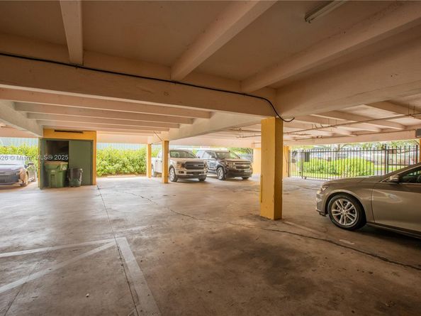 1975 NE 135th St 3B, North Miami FL 33181