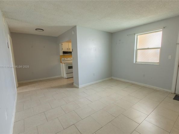 1975 NE 135th St 3B, North Miami FL 33181