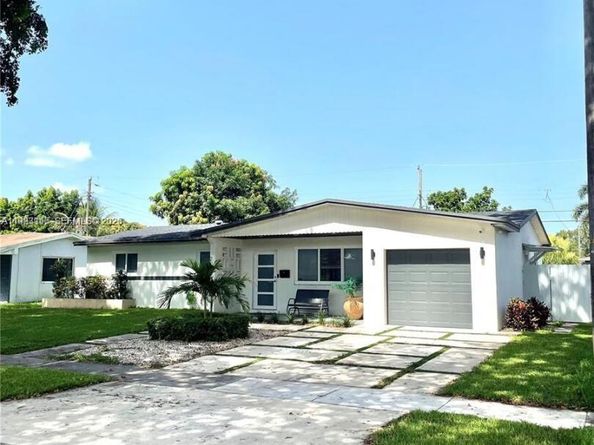 210 SW 65th Way, Pembroke Pines FL 33023