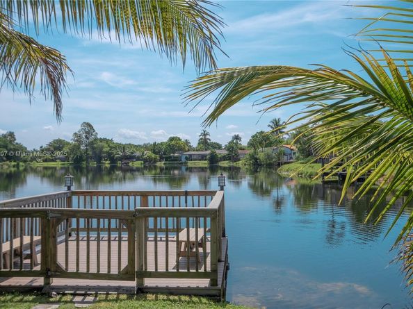 510 Birchwood Way, Weston FL 33326