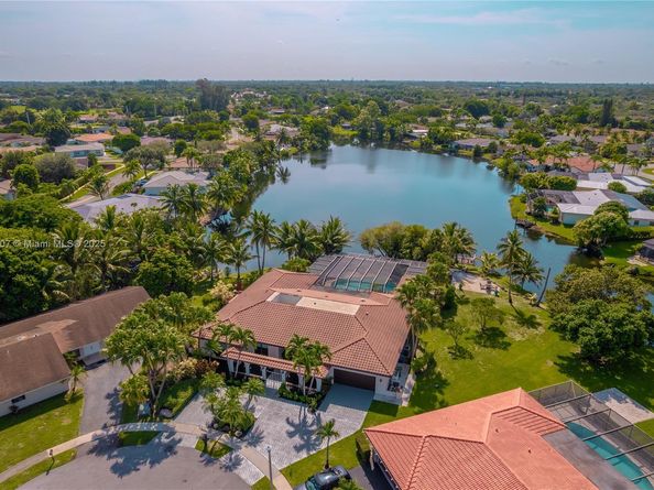 510 Birchwood Way, Weston FL 33326
