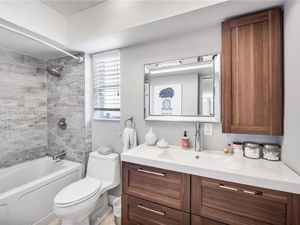 21280 NE 23rd Ave, Miami FL 33180