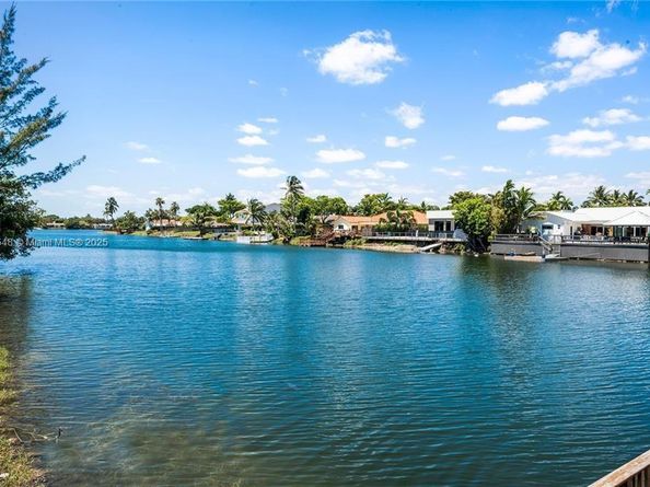 21280 NE 23rd Ave, Miami FL 33180